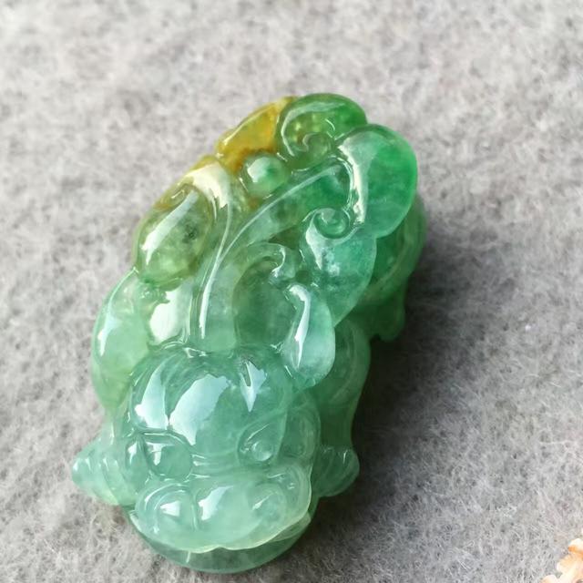 翡翠貔貅还有这种讲究歪头貔貅招横财正身貔貅守正财
