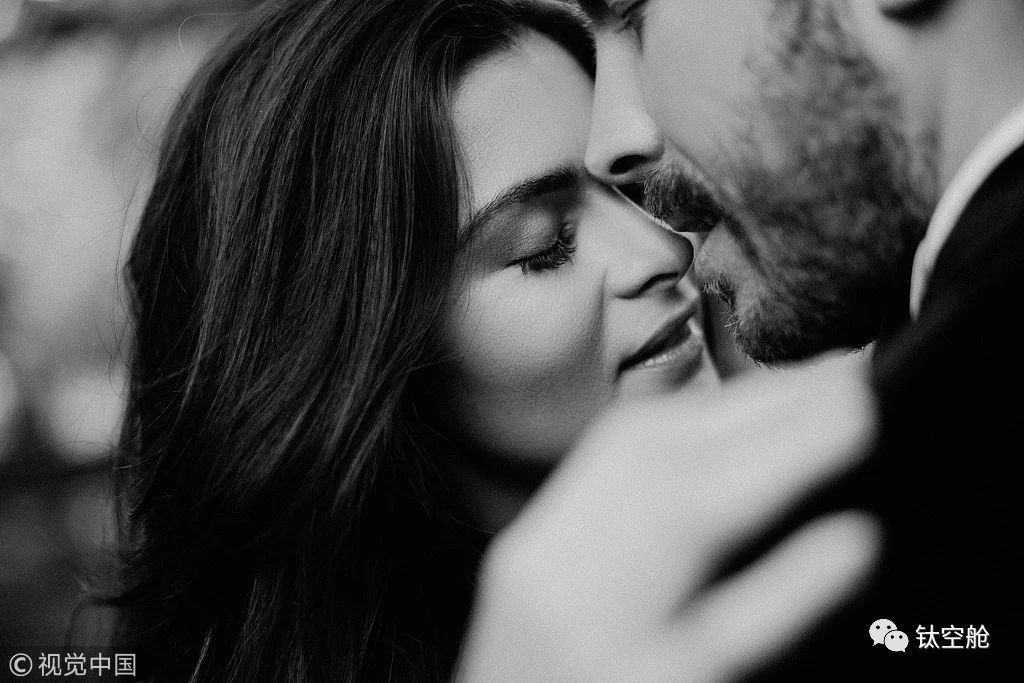 让男士涂香水变成一件很酷的事情，既是香水也是手玩｜智慧星球