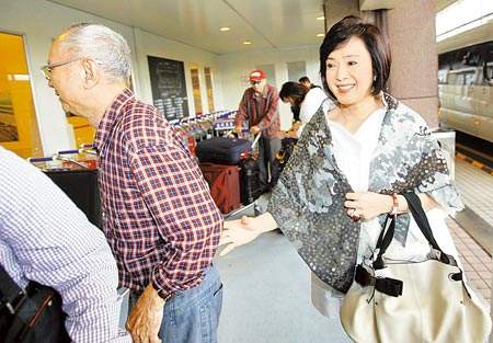 陶喆夫妇办派对，侯佩岑关颖冤家同框，两个人的假笑堪比宫斗