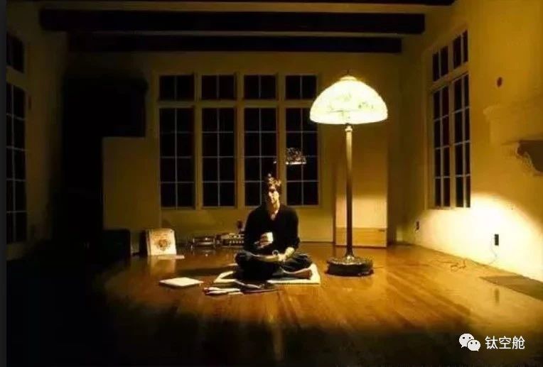 让男士涂香水变成一件很酷的事情，既是香水也是手玩｜智慧星球