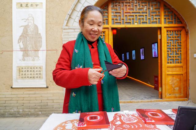 捶草印花、黑色剪纸、非遗陕州惊艳了女儿的寒假