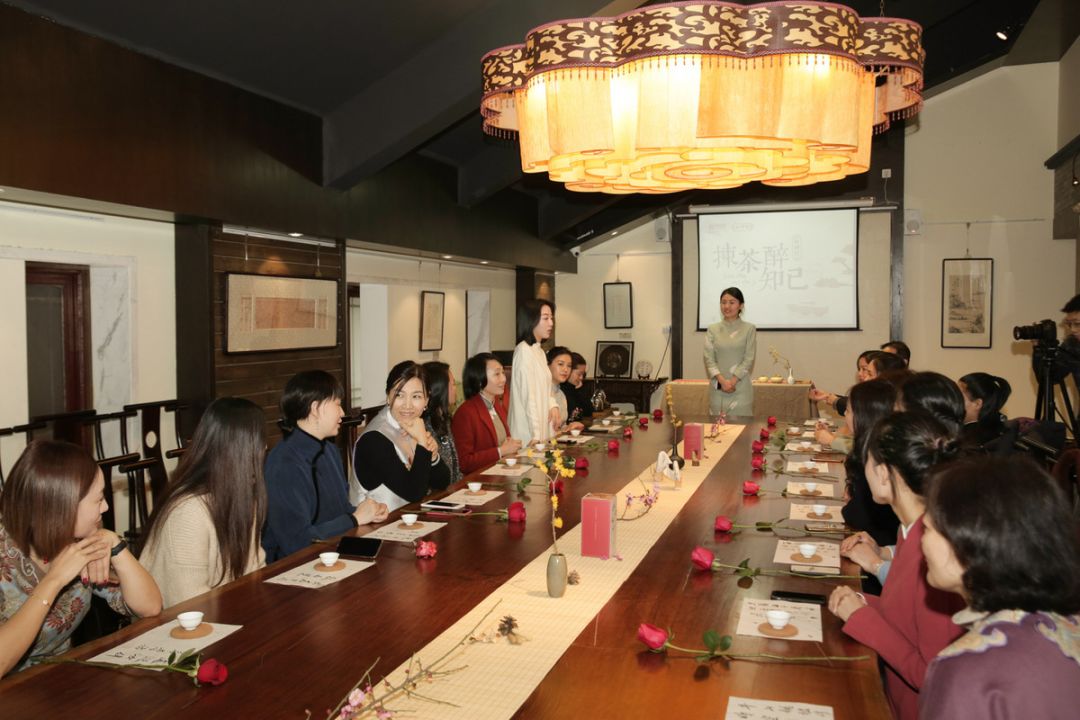 将发力女性生活学习服务社群 ，「秦汉胡同」完成1亿元A轮融资 | 早起看早期