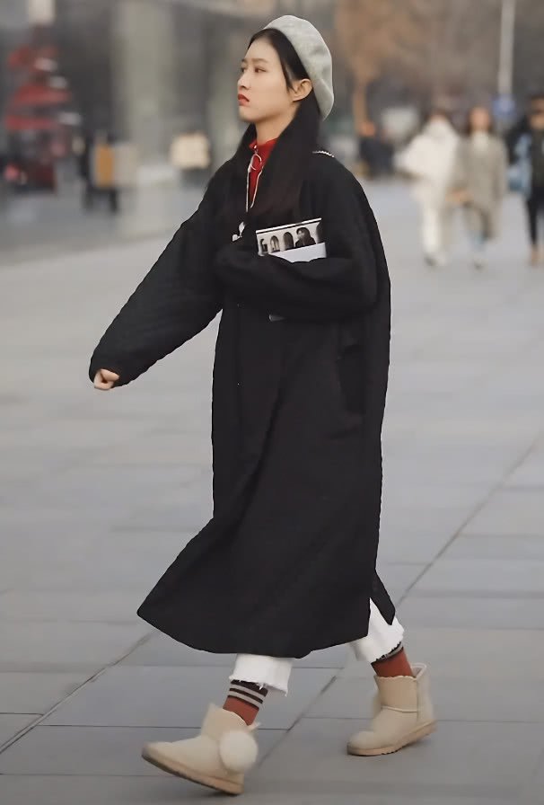 人人都知道条纹袜配老爹鞋超酷,却不知道它搭