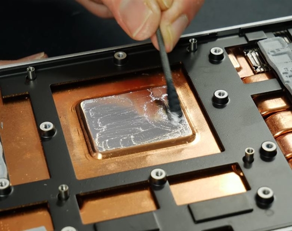 Radeon VII更换液态金属散热:温度降低5℃