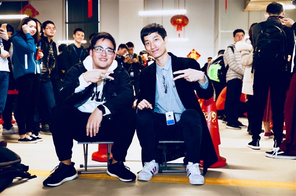 腾讯万人领红包 有人排队7小时：金额羡煞