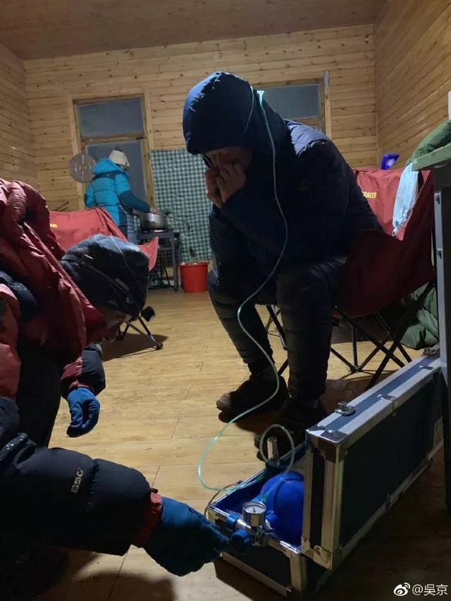 厉害了！吴京新片挑战雪峰登山，为角色跑去岗什卡训练半个月！