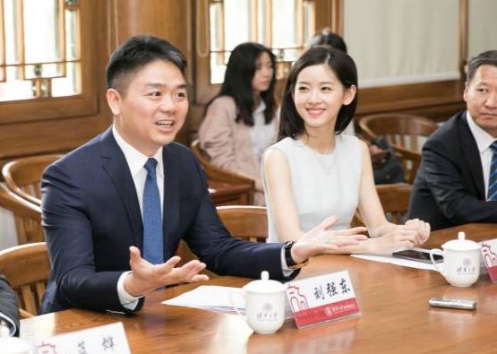 8点1氪：律师辟谣刘强东离婚传言；阿里巴巴入股B站；《流浪地球》票房破30亿元