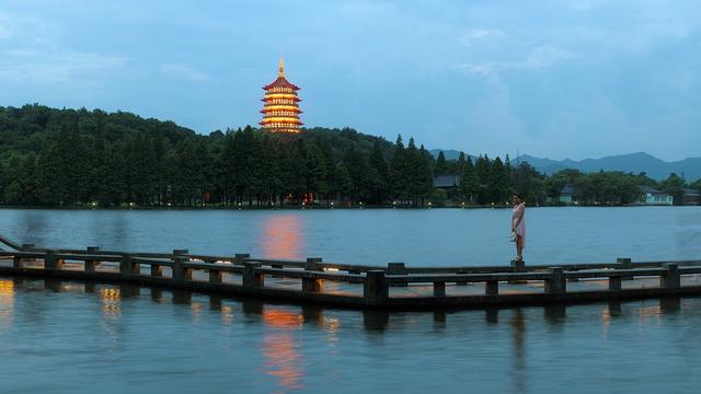 苏州,南京和杭州,不比经济,就比旅游,谁更强?