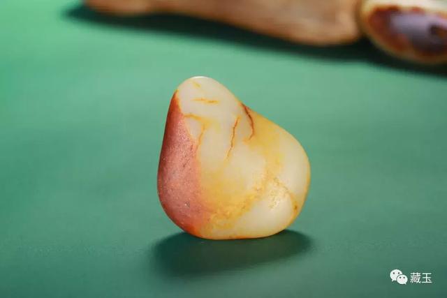 红皮和田玉的极致——籽料里的玛丽艳红!