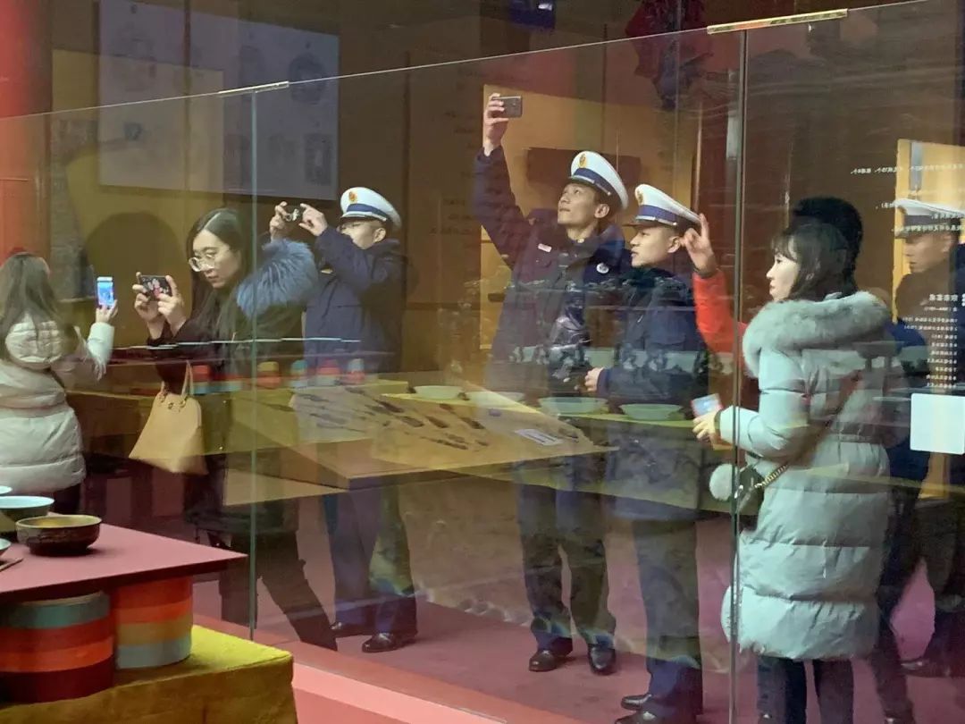 故宫94年来首开夜场，我们去现场看了它究竟有多美