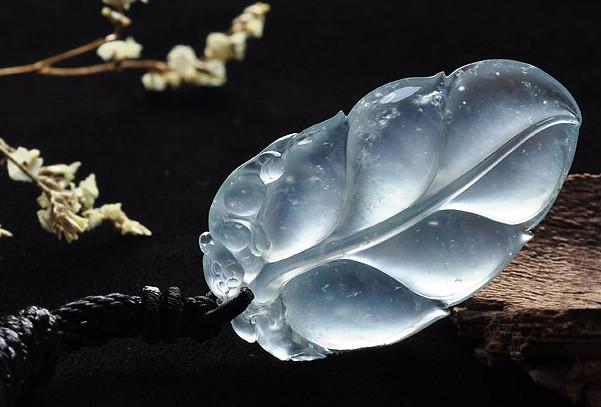 鑫劦飞每日一问（140）翡翠挂件如何搭配挂绳更好看？