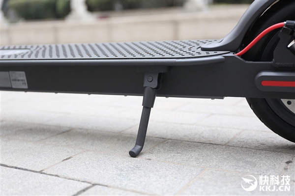 折叠只需3秒!小米米家电动滑板车Pro图赏