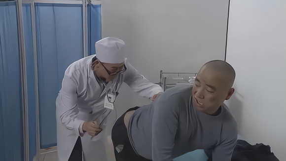 搞笑 打个针,至于这么紧张吗