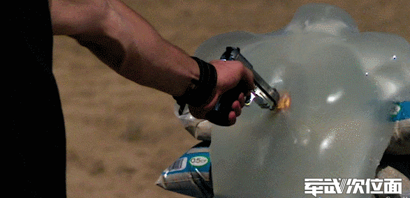 空包弹真的打不死人?李小龙儿子就死于空包弹!