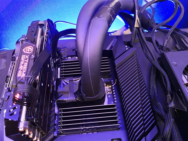 技嘉首秀C621 Aorus Xtreme主板：28核心全核稳超5GHz