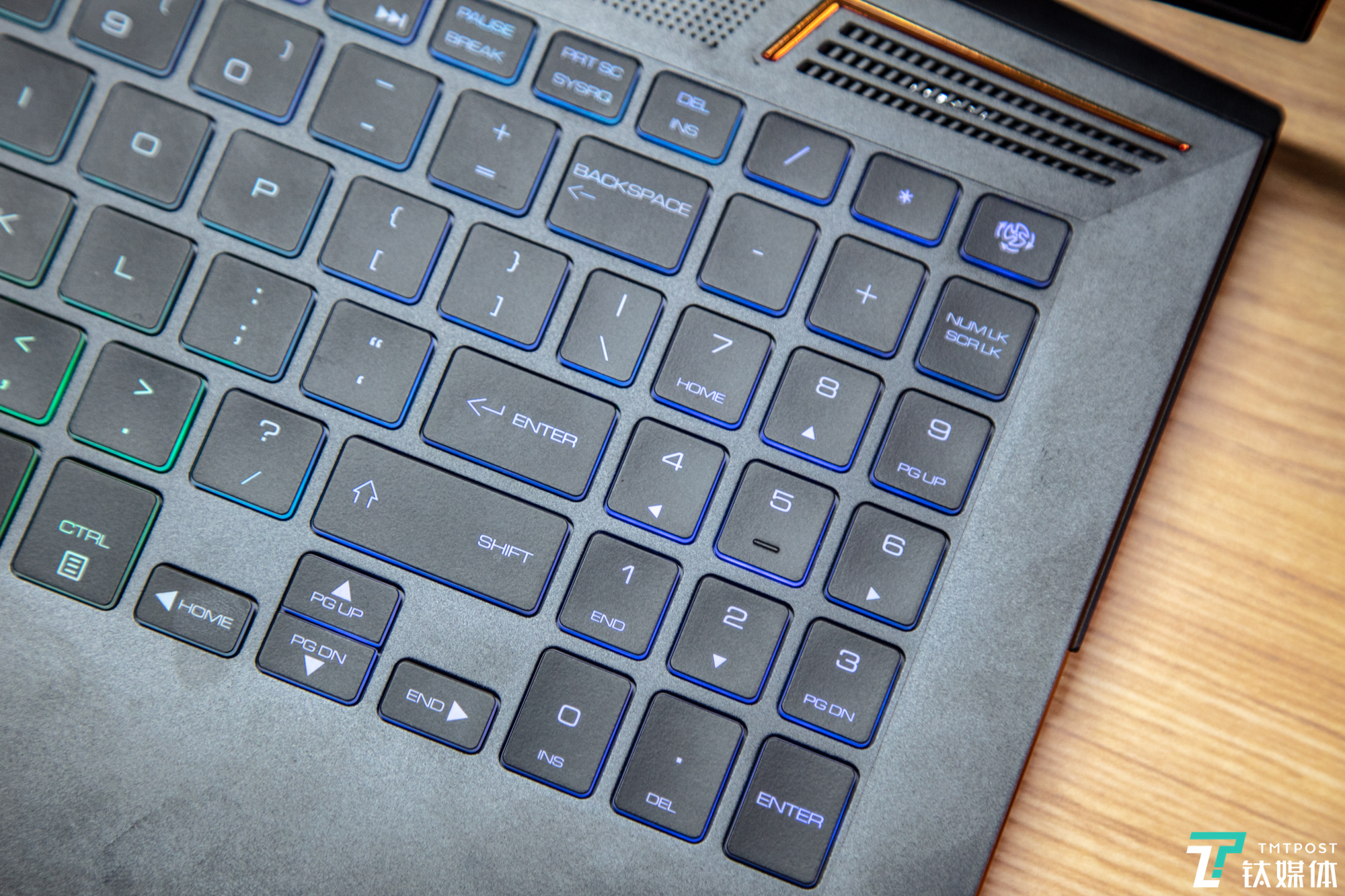 RTX 2070的便携形态，加入光追后的雷神911 Pro点起新技能 | 钛极客