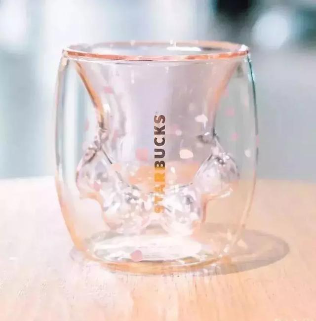 星巴克的“猫爪杯”，让我朋友圈炸开了锅……