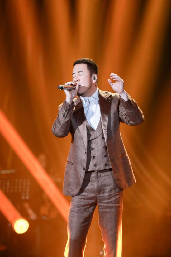 《歌手》杨坤以歌声传递心声 《真的很在乎》诠释人生感悟