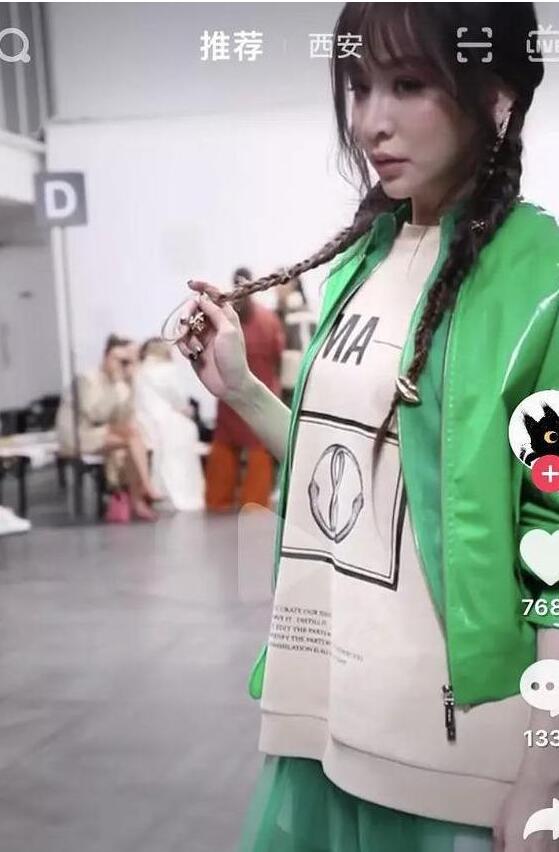 王心凌近照又变得认不出，网友：刘嘉玲和蔡明的结合体