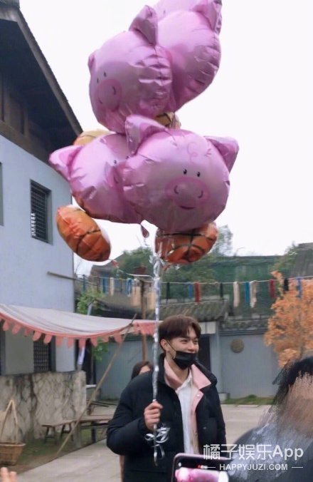好帅一男的，怎么老干蠢事？