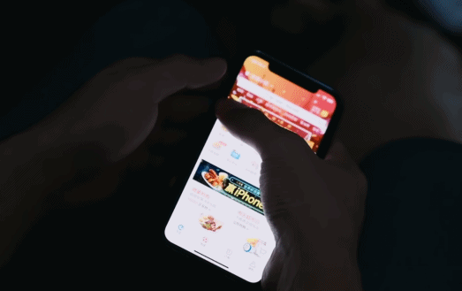 他们在手表里塞了24个马达，只为盲人能用上智能手表