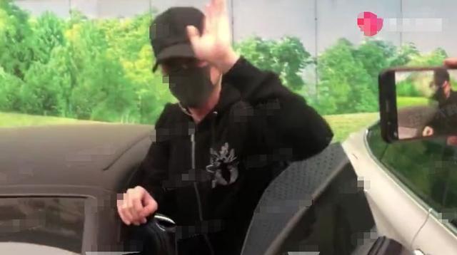赵丽颖生子冯绍峰亲自照顾，贴心送记者晚餐和蛋糕，被赞好老公！