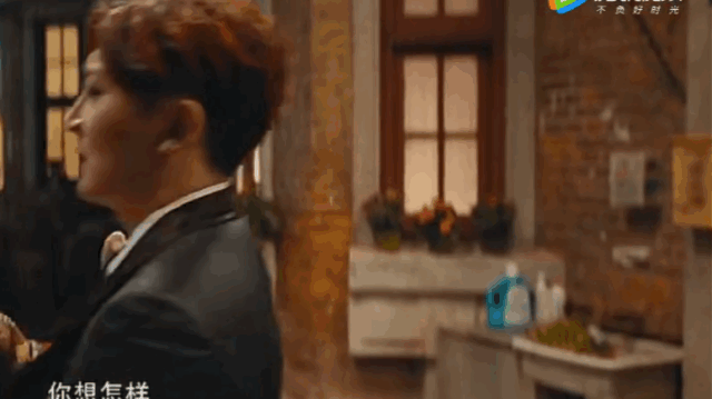 字节跳动：腾讯应用宝全面封禁多闪；今日头条开屏推广“头条全网搜索”；2019年“移动互联网应用自律白名单”出炉 | 猬报