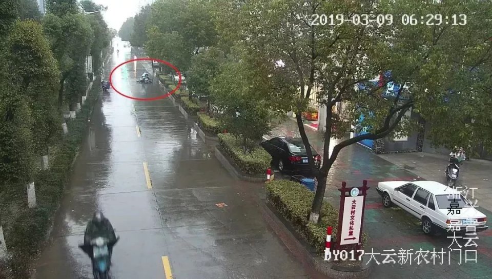 什么情况?学生扶大妈反被讹 这到底是个什么梗?