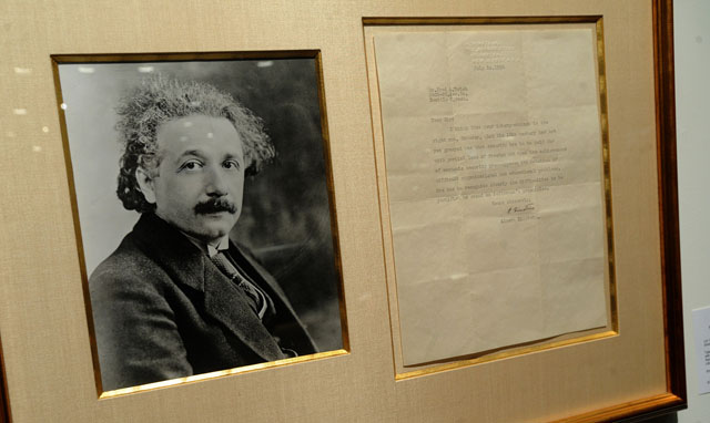 爱因斯坦是怎么站上了全球科学家的C位