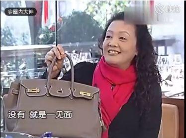 嫁了个假豪门，婆婆被监禁，只能带老公参加综艺捞金