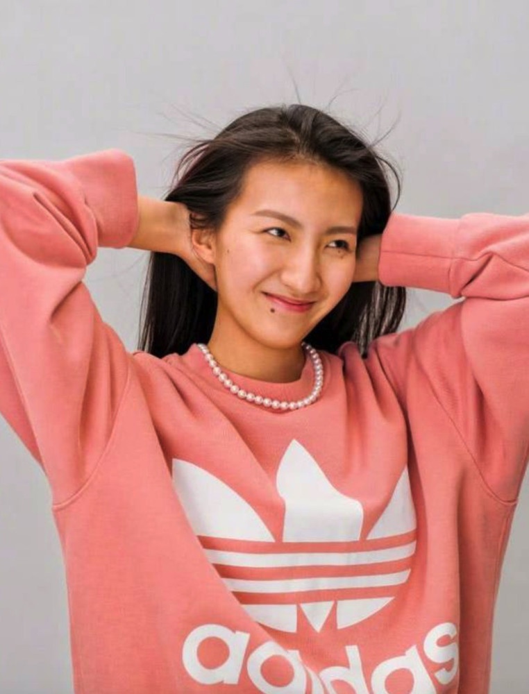胡军大赞女儿“九九”舞台表现力强，看来又一个星二代要出道了
