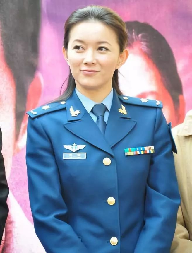 《武林外传》里的最美遗珠，如今整得六亲不认，双眼皮比卧蚕还大了…
