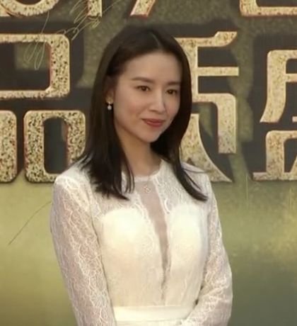十年前轻松碾压全场的董洁，最新活动再同框被李小冉狠狠秒杀了···