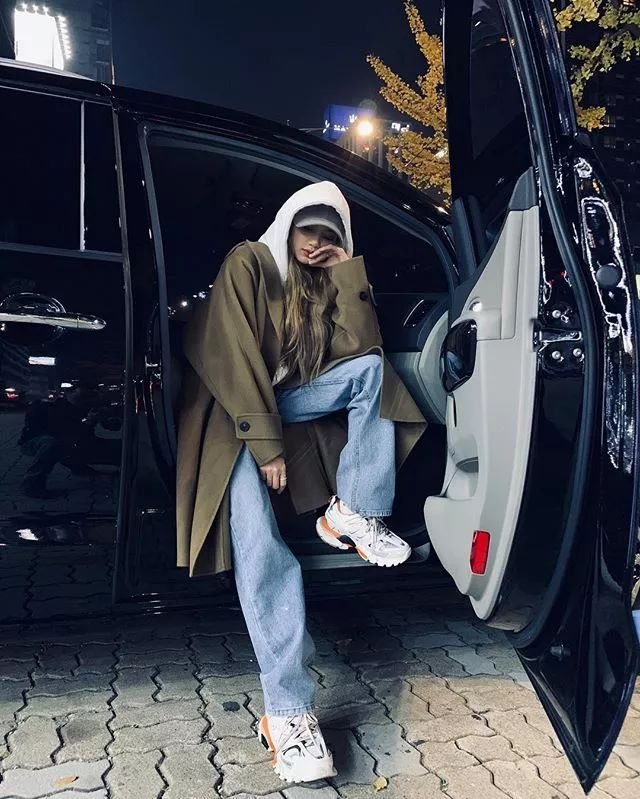 Lisa心机好深啊，为了显腿长居然这样穿牛仔裤！