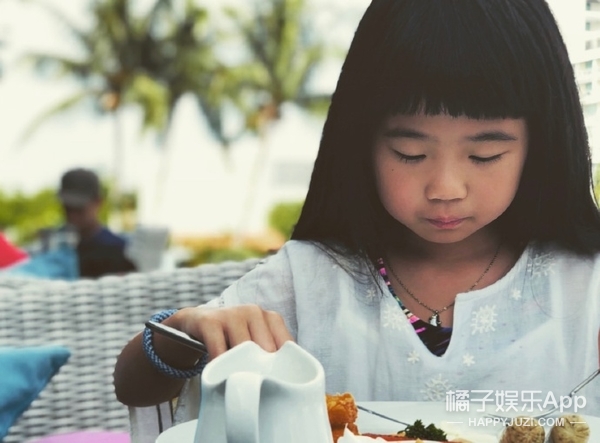 还记得《爸爸去哪儿2》里的Grace吗？她现在长这样啦