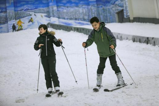 还是河边放风筝?武隆仙女山20000个风筝免费送 大草原上玩纸鸢