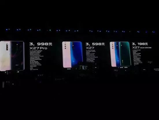 8点1氪：腾讯否认禁止使用微信头像昵称用于多闪；苹果发布新款iMac；雷军输掉与董明珠“10亿赌局”