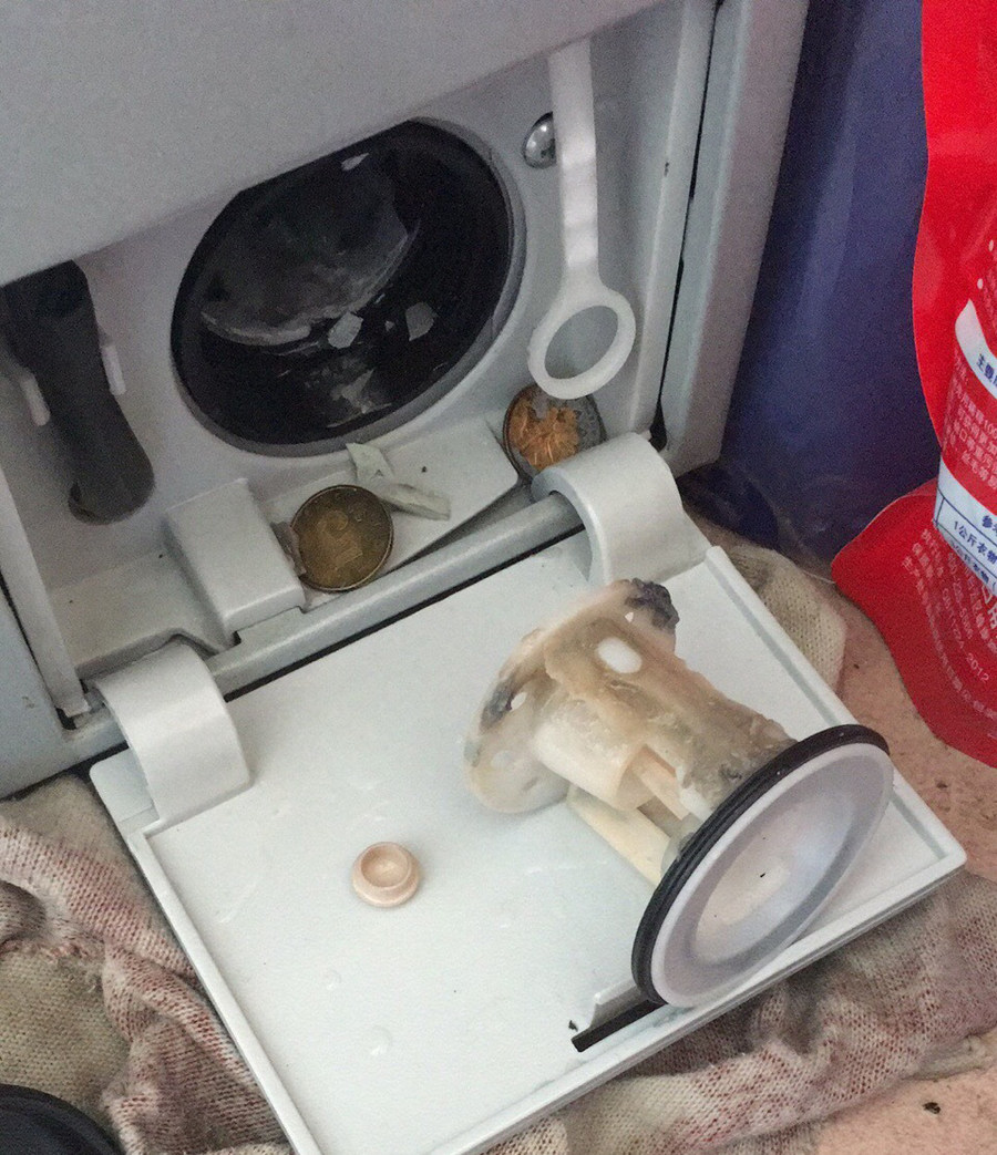 洗衣机右下角的门是干什么用的?打开可能会有“惊喜”