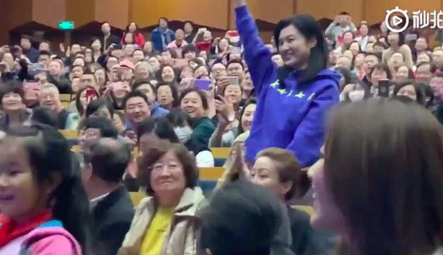 51岁周涛近照曝光 网友：像20岁的小姑娘