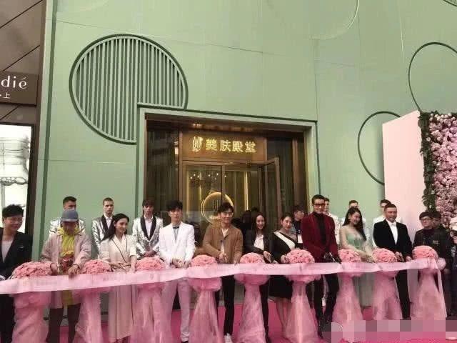 杨天真口才了得劝张雨绮卖包赚钱,范冰冰容光焕发搞事业开美容院