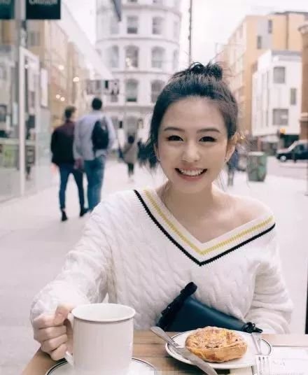 夸爆全网的邱淑贞女儿实锤了她当年因整形退赛的事实？