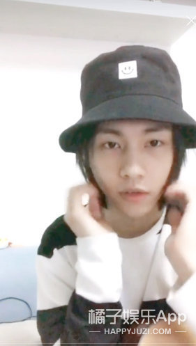 他们竟然在粉丝眼皮子底下谈了场恋爱？