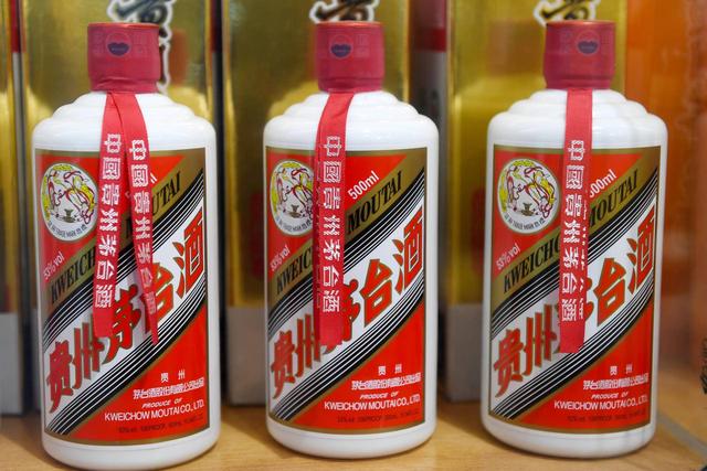 惹不起的茅台！每天进账2亿，市值涨破万亿，400家经销商被逐出门