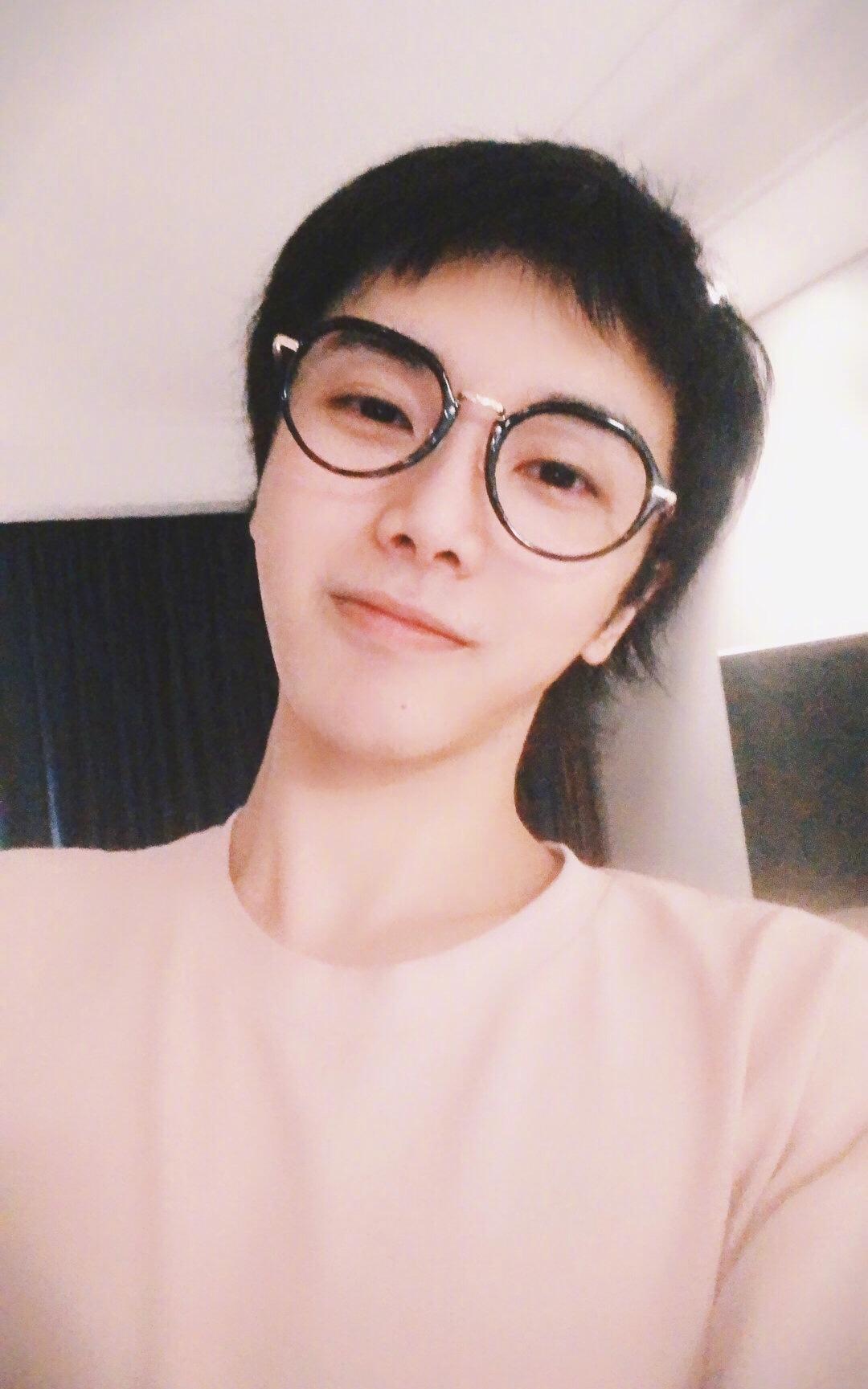 华晨宇前女友曝光,为她写过歌,乐队成员评价:两人像结婚好多年