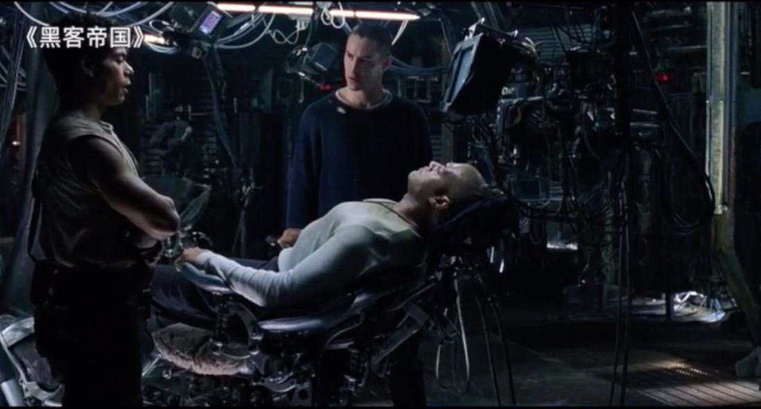 《黑客帝国》上映 20 年了,它想象了一个使用脑机接口的世界