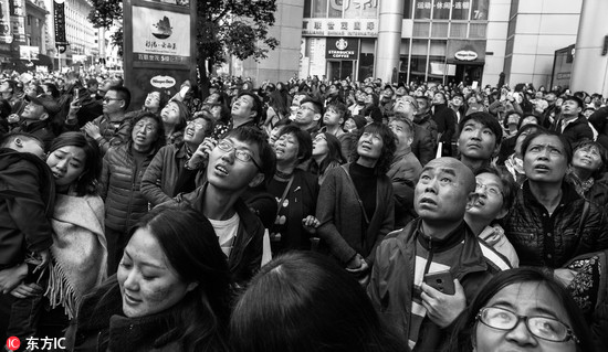 从万人抢房到降价卖房,高房价的后遗症终于来了!__凤凰网