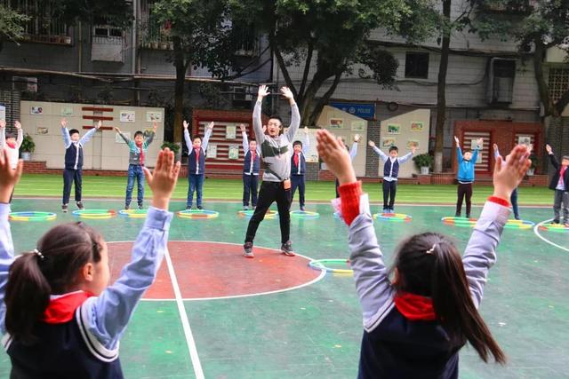 学习探讨,共同进步—南充市高坪七小白塔校区体育组大教研活动