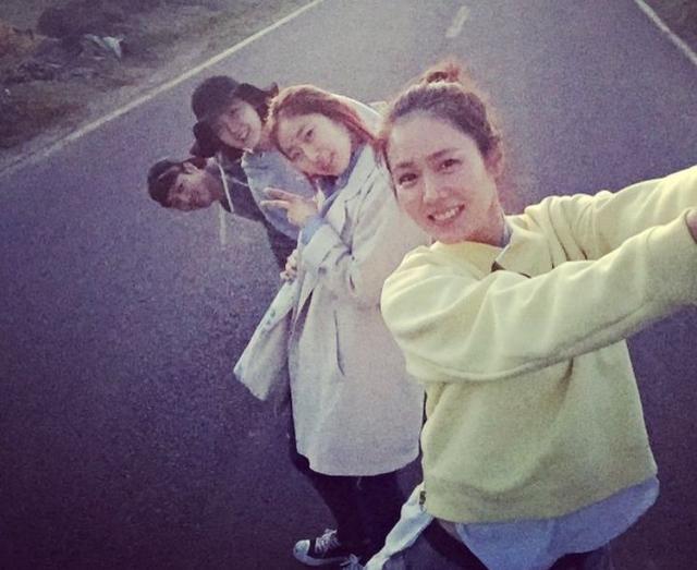 打败全智贤,撩倒宋慧乔前男友,37岁被小6岁奶狗“恋”上