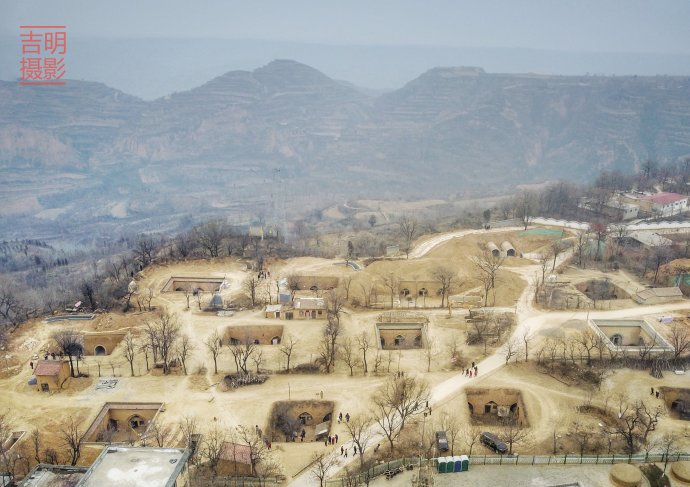 地平线下的古村落—陕州地坑院