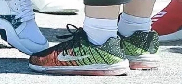 这位估计是未来娱乐圈的顶流预定了！